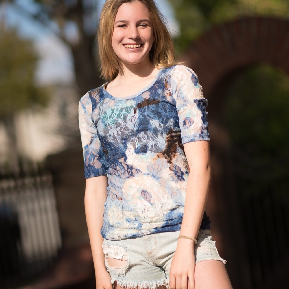 Lace top sz xs blue floral